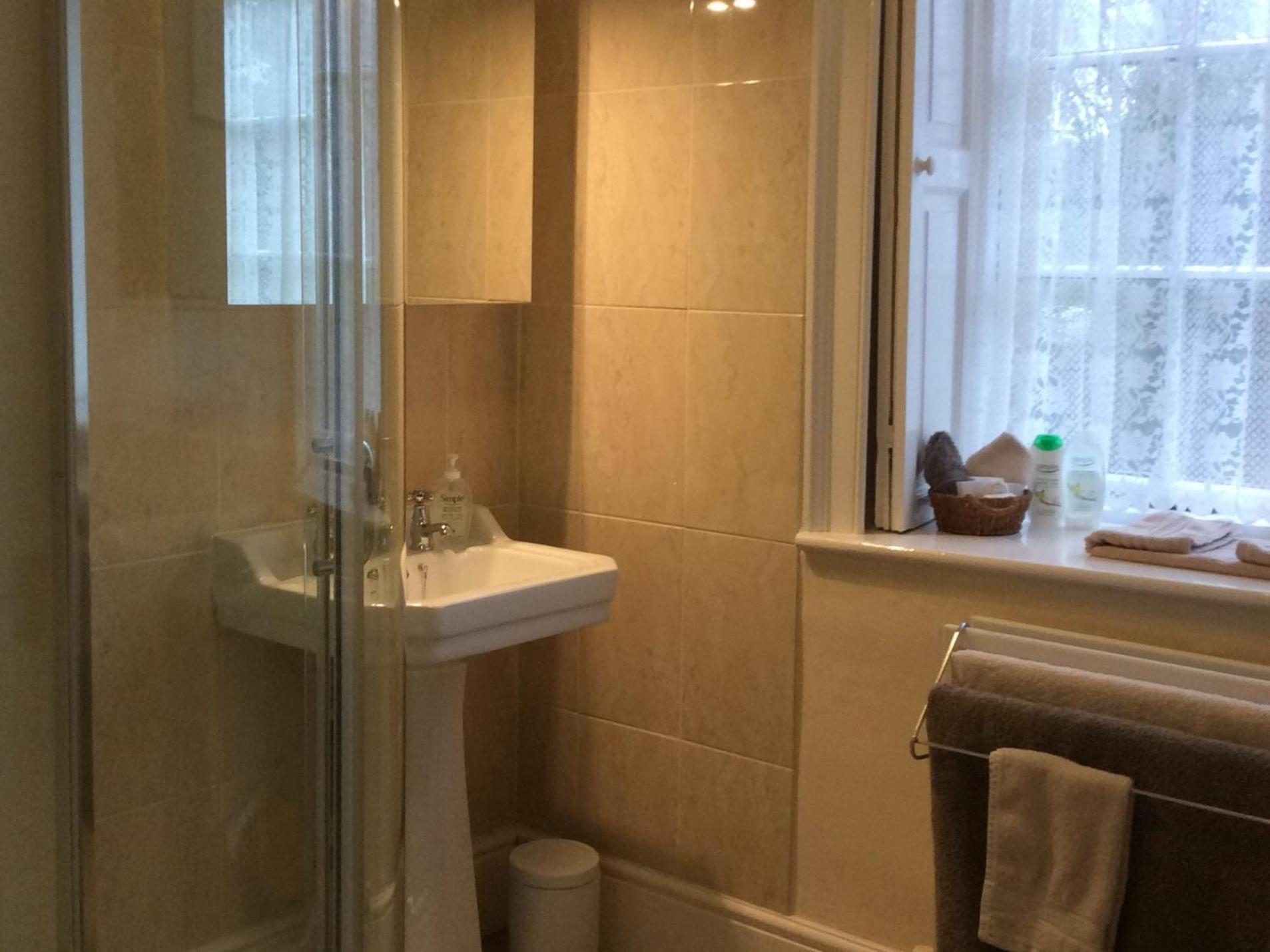 Marshwood Farm B&B And Shepherds Hut Dinton  Δωμάτιο φωτογραφία
