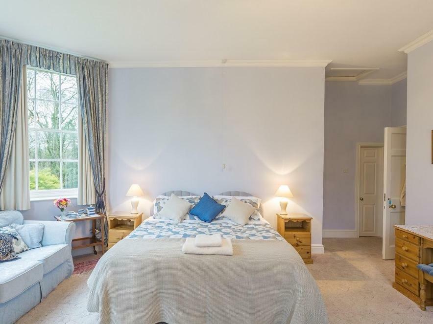 Marshwood Farm B&B And Shepherds Hut Dinton  Εξωτερικό φωτογραφία