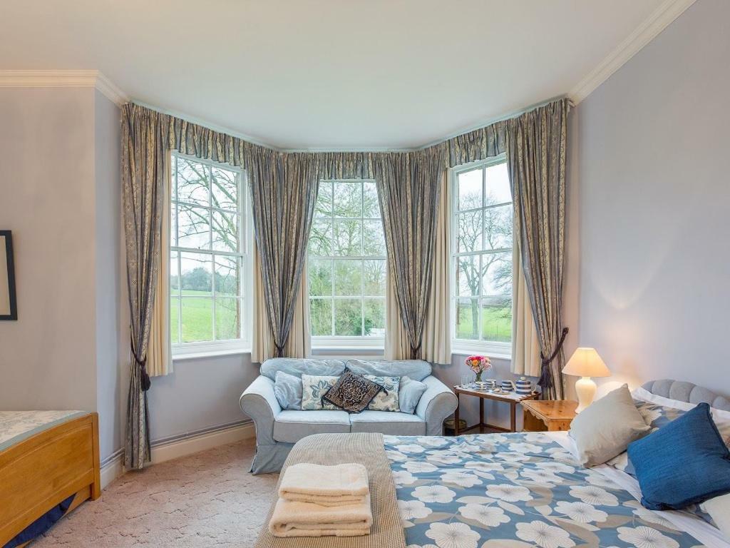 Marshwood Farm B&B And Shepherds Hut Dinton  Εξωτερικό φωτογραφία